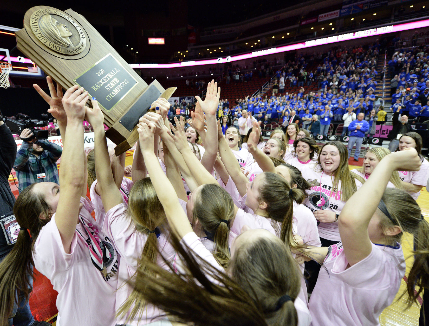 Newell-Fonda vs Bishop Garrigan state basketball